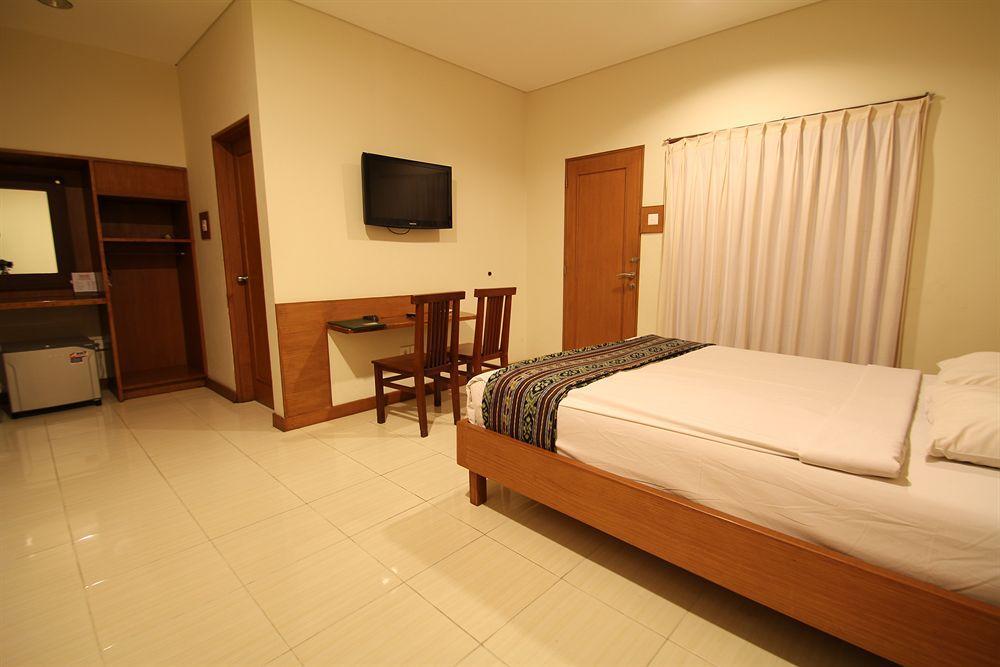 Paradiso Beach Inn Kuta Lombok Exteriör bild